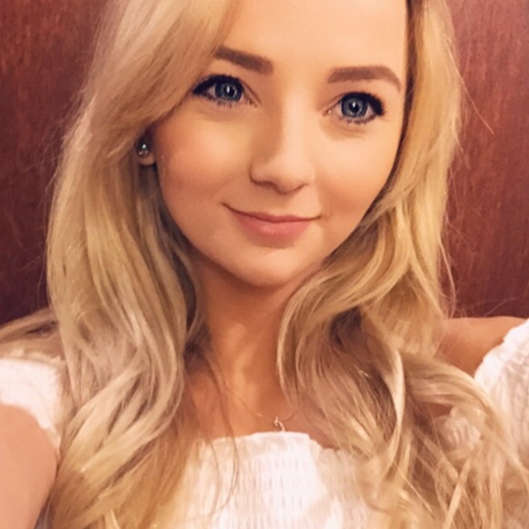 Meet your Posher, Carrie - Picture 1 of 1